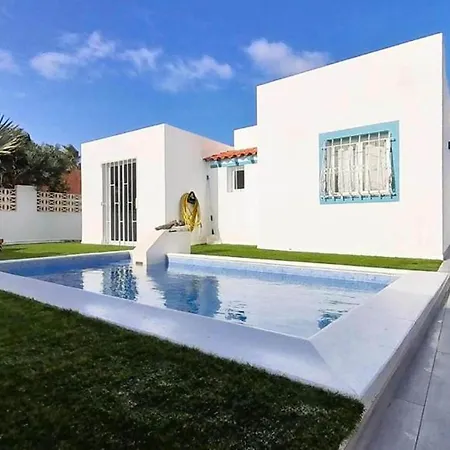 With Pool And Private Access To The * Corralejo