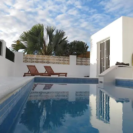 With Pool And Private Access To The * Corralejo